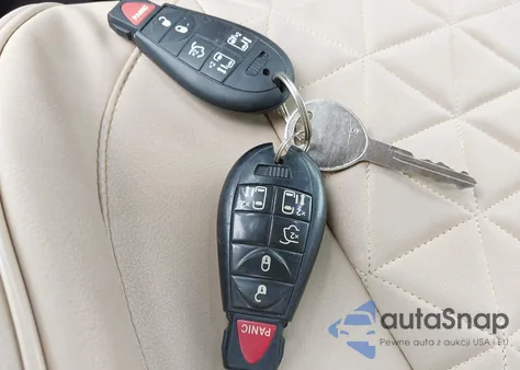 2015 Chrysler Town & Country Touring z USA, uszkodzony, nr VIN 2C4RC1BG5FR538724